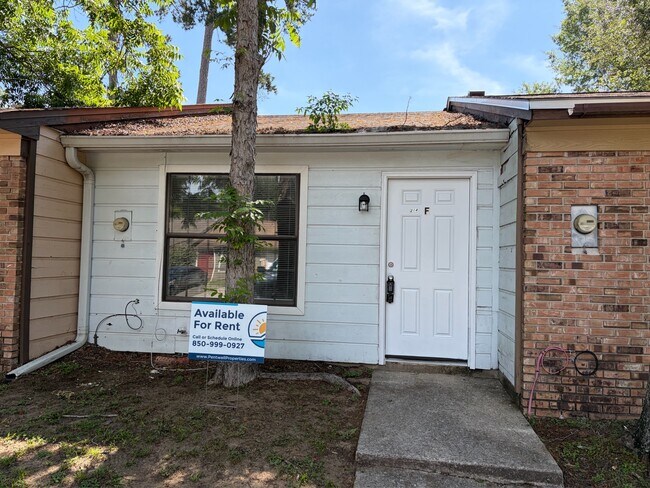 Building Photo - 214 White Dr
