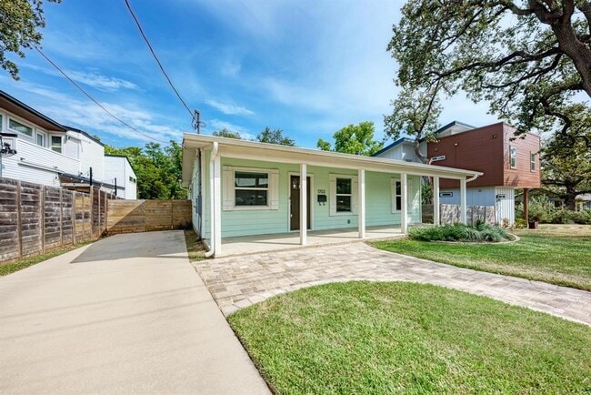 Building Photo - 1703 Hillcrest Ln