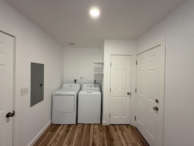 Building Photo - 1202 Valley View Dr