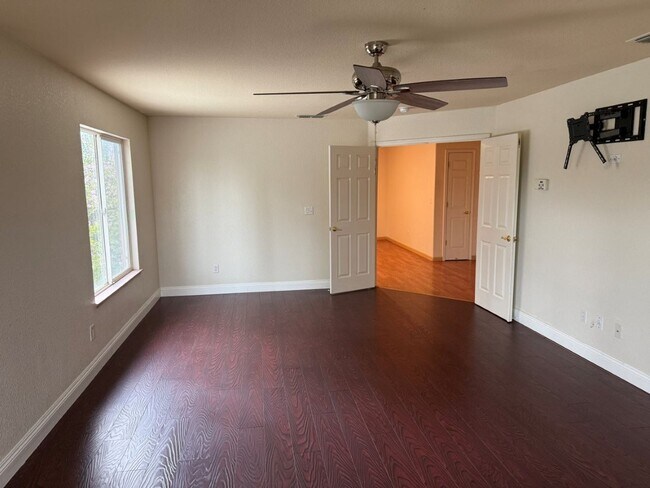 Building Photo - Modern 4 Bedroom w/ Loft Stonegate Area Vacaville *Star Rentals