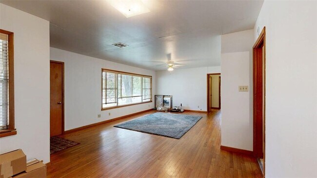 Building Photo - 4304 Aspen St