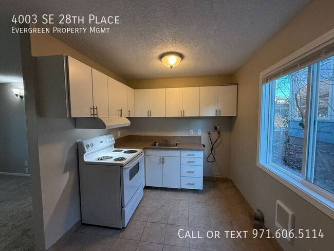 Building Photo - 4003 SE 28th Pl