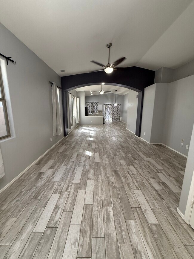 Building Photo - 3972 E Timberline Rd