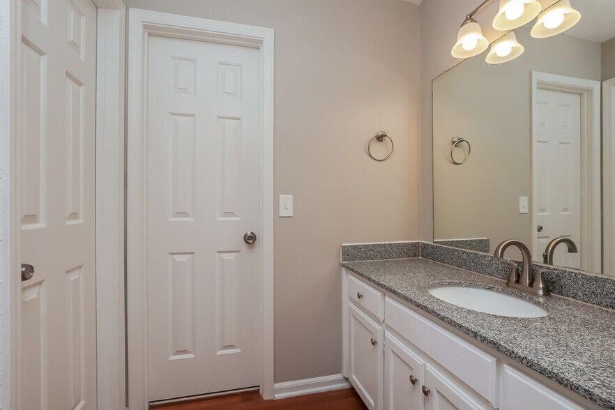 Building Photo - 823 Neelys Chase Dr