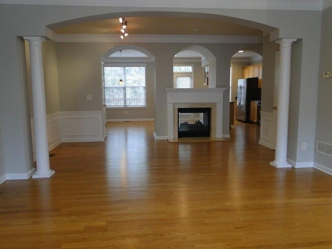 Building Photo - 1749 Highlands View Dr