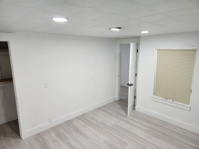 Building Photo - Modern Style and Luxury Amenities in Ephra...