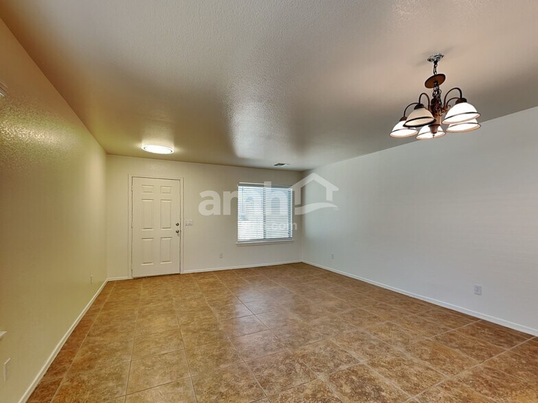 Building Photo - 2992 W Belle Ave