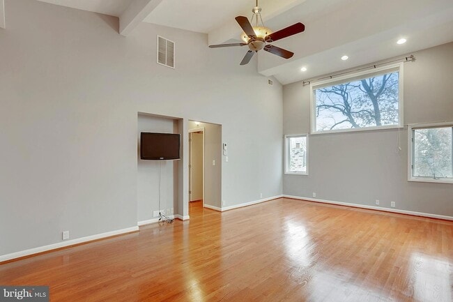 Building Photo - 9801 Clydesdale St