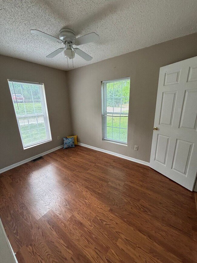 Building Photo - 115 Pindal Rd