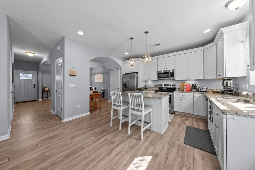 Building Photo - 5021 Woolsey St