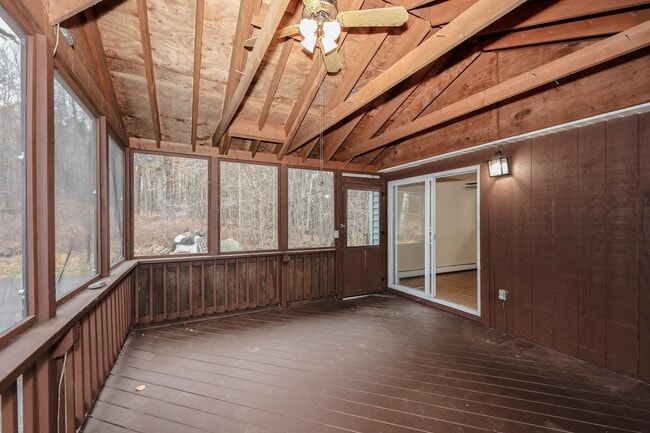 Building Photo - 81 Orchard Path Rd