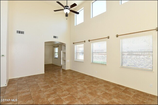 Building Photo - 14309 S Cave Ave
