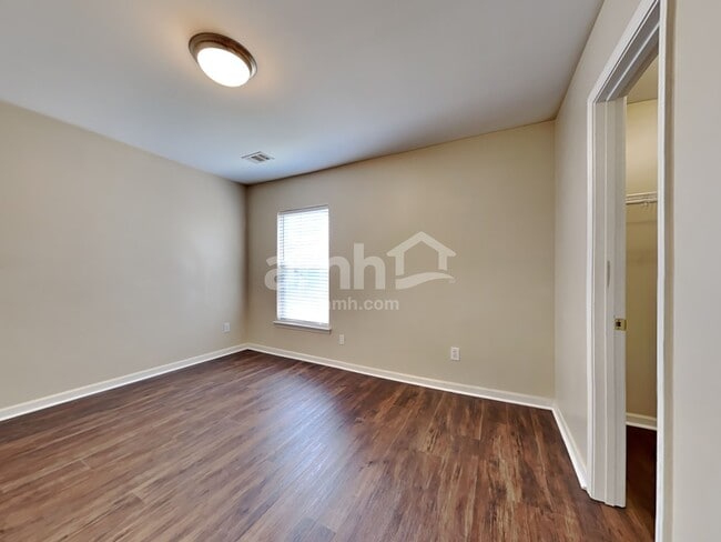 Building Photo - 405 Crystal Oaks Ln