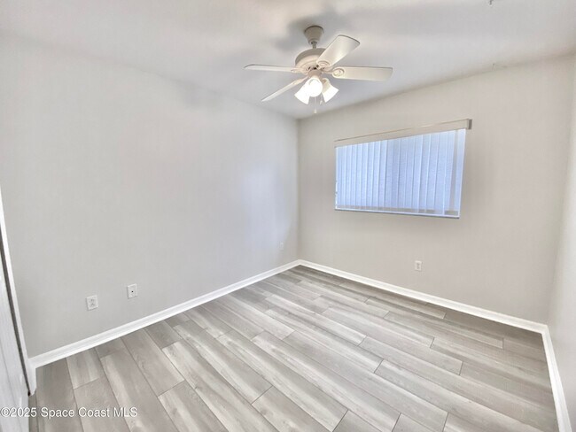 Building Photo - 1760 Sun Gazer Dr