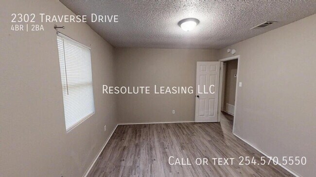 Building Photo - 2302 Traverse Dr