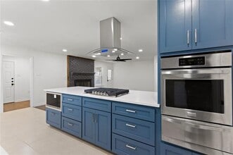 Building Photo - 3622 Douglas Dr