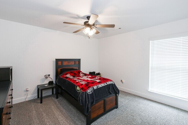 Building Photo - Like New Beautiful 3/2 Home in Gentry