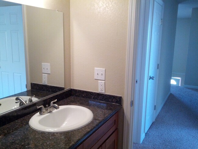 Building Photo - 236 Toledo Ct