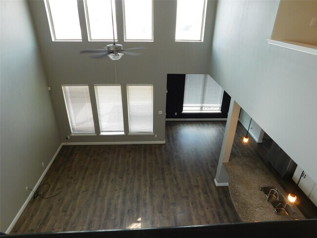Building Photo - 8219 Oxbow Manor