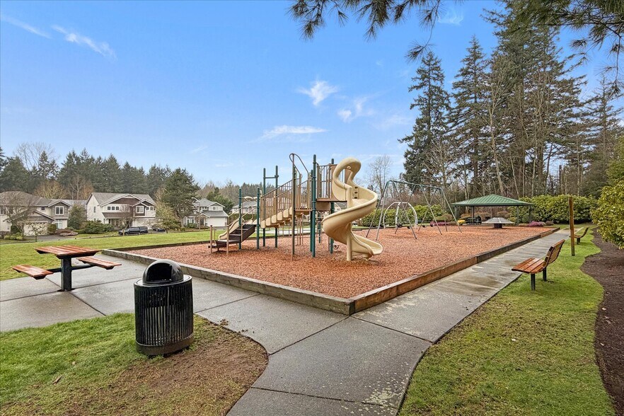 Building Photo - 5926 SE 2nd Ct