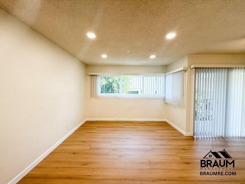 Building Photo - 5252 Hermitage Ave