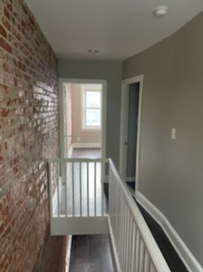 Building Photo - Charming 2bd/1bth house ready to be called...