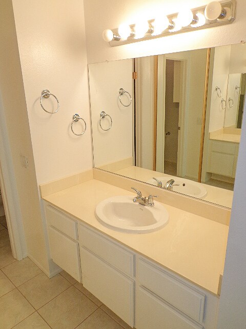 Building Photo - Beautiful 2 Bed / 2.5 Bath Condo in Fullerton