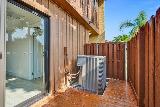 Building Photo - 4163 SW 85th Ave