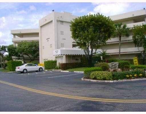 Building Photo - 3186 Via Poinciana