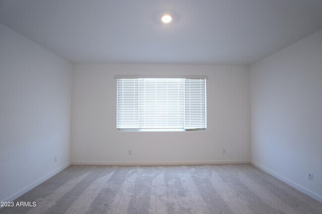 Building Photo - 2540 W Sunland Ave