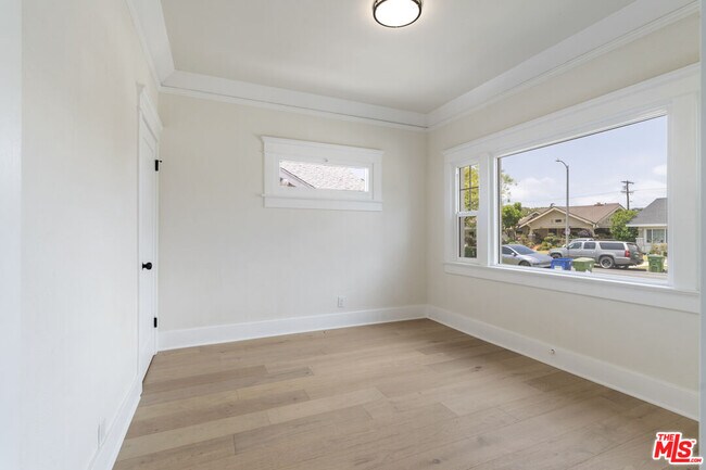 Building Photo - 1828 W 41st Pl