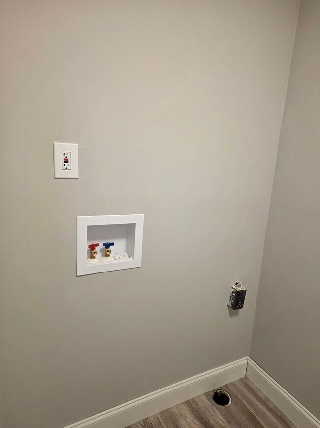 Building Photo - 6108 Ramsey Rd