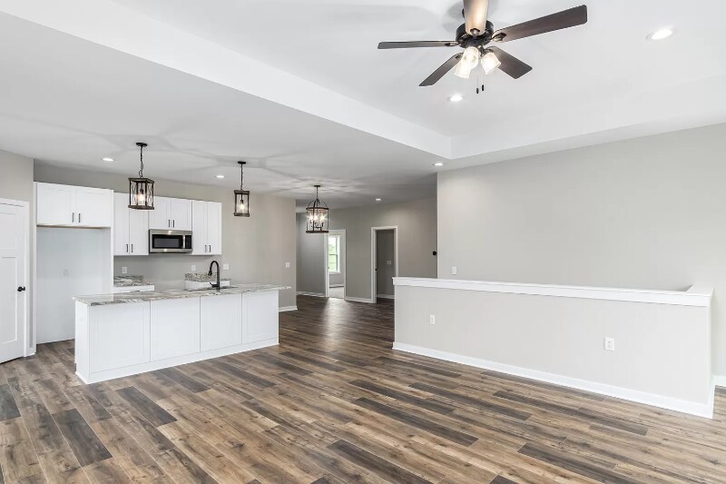 Building Photo - 940 Kings Dr