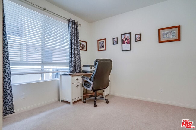 Building Photo - 20619 Oakglen Ln