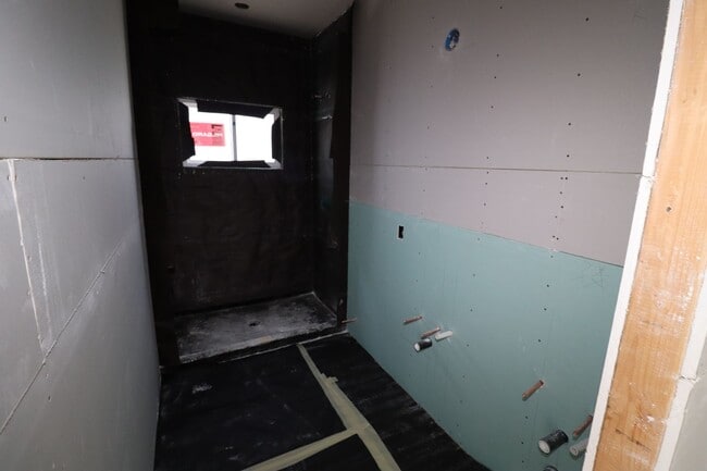 Building Photo - 684 N Cambridge St