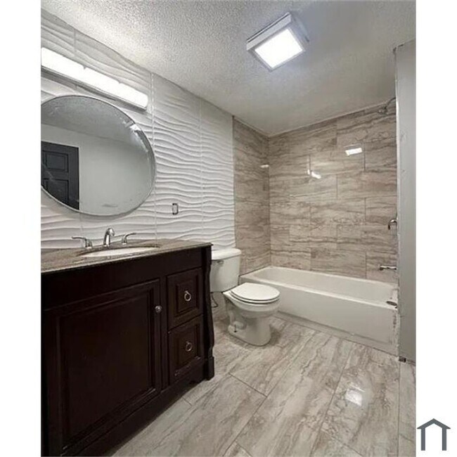 Building Photo - 216 E 33rd St