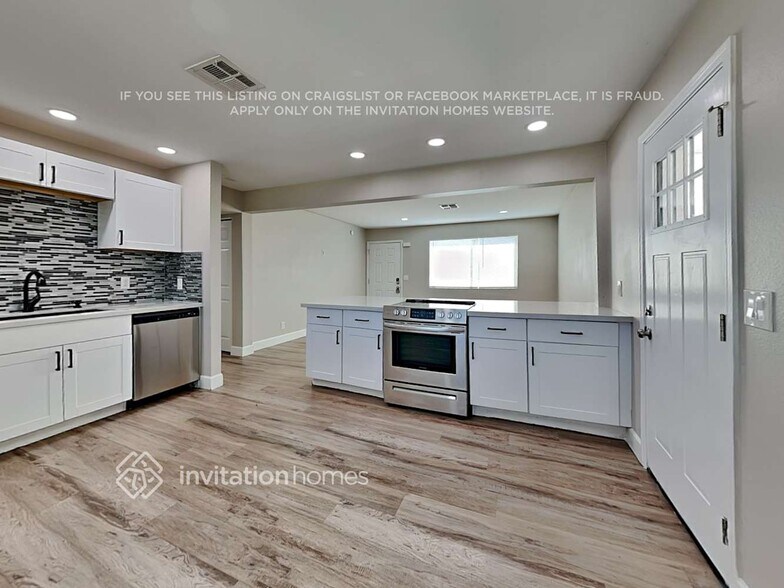 Building Photo - 3402 W Charter Oak Rd