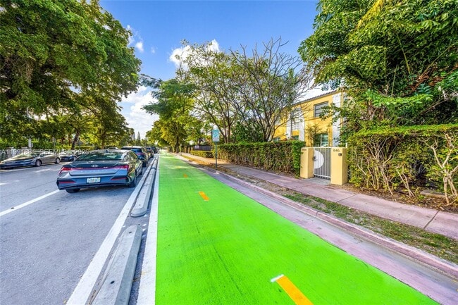 Building Photo - 844 Jefferson Ave