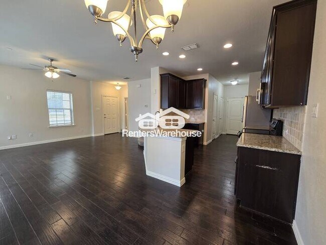Building Photo - MOVE IN READY - Spacious 2-story townhouse...