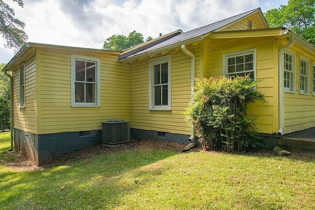 Building Photo - 1 bedroom, 1 full bath near downtown Walhalla