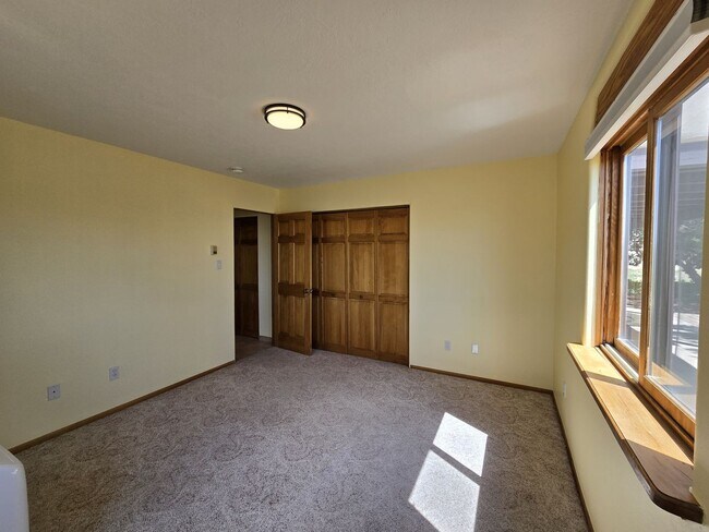 Building Photo - 19 Camerada Rd