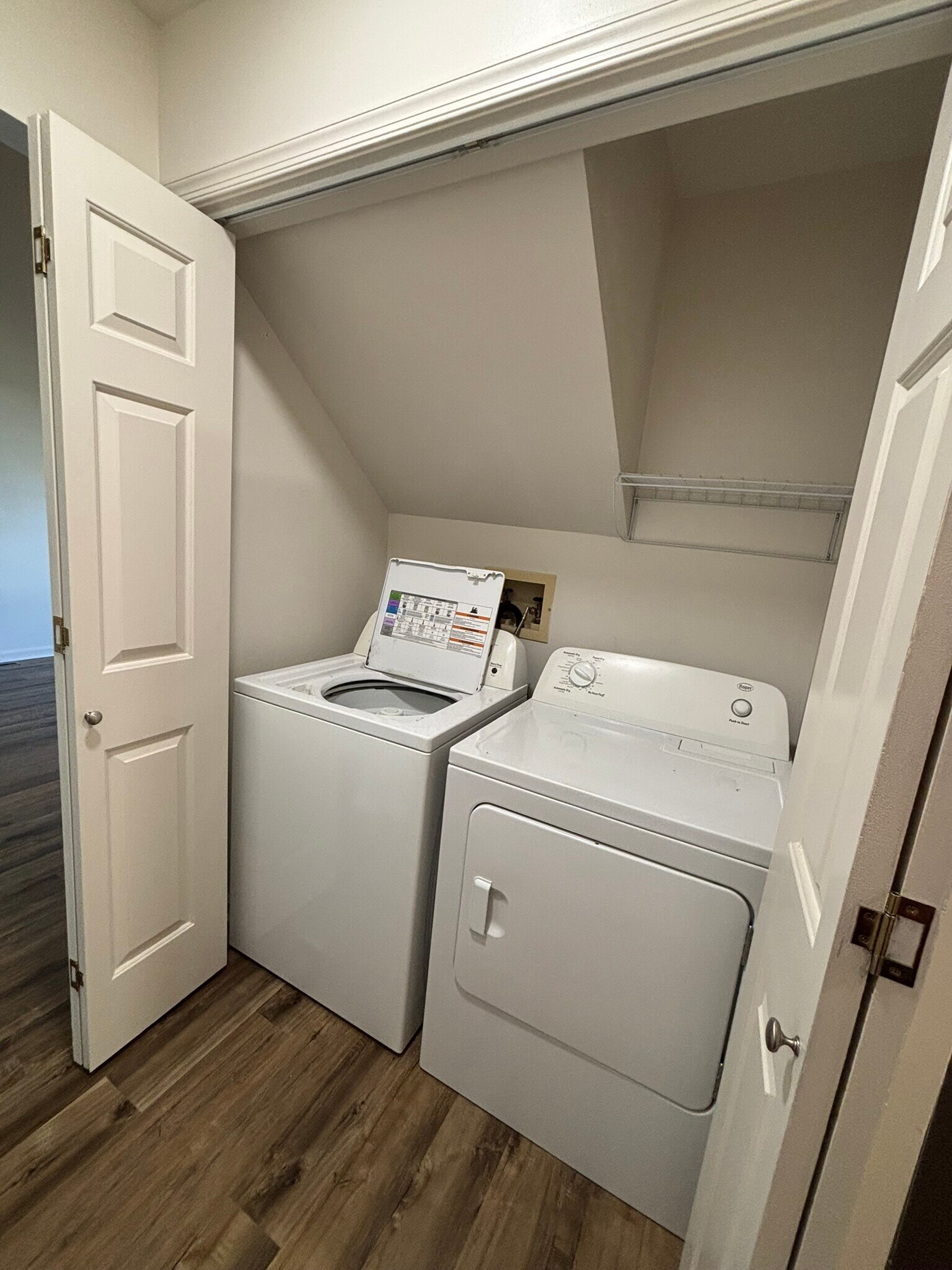 Washer and dryer - 405 Franklin St