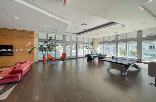 Building Photo - 1111 SW 1st Ave