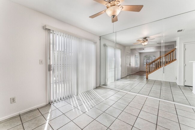 Building Photo - Move in now to this beautiful 2 story 3 be...