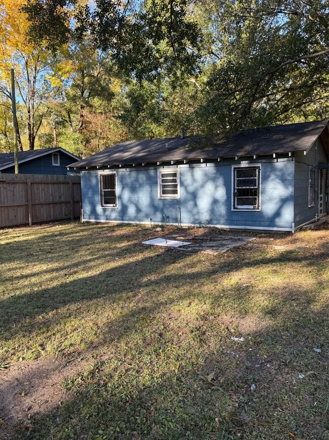 Building Photo - 1008 S 3rd St