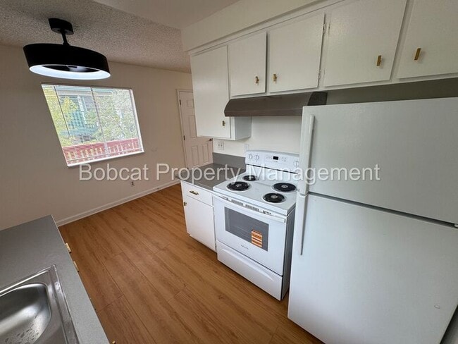 Building Photo - 1501 N Edmonds Dr
