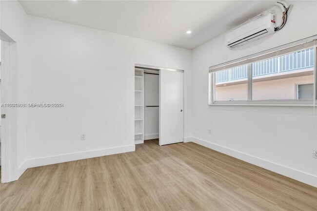 Building Photo - 415 SE 3rd Ave