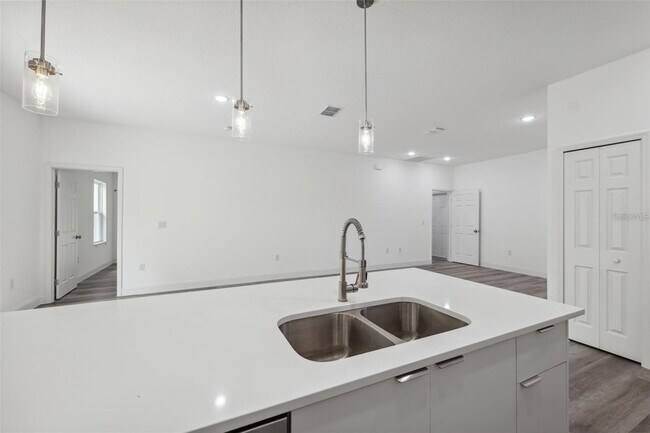 Building Photo - 6062 SW 154th Place Rd