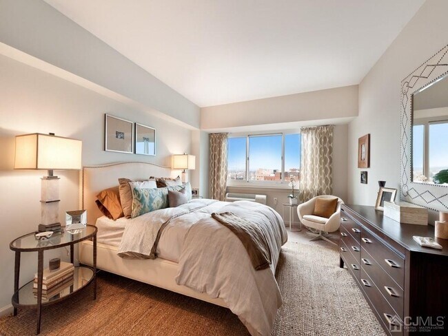 Building Photo - 110 Somerset St