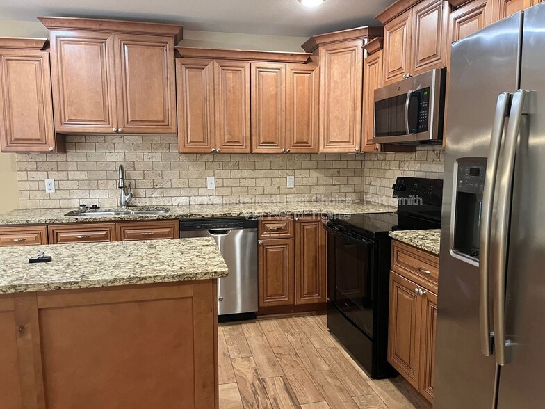 Building Photo - 529 Ridge Point Dr